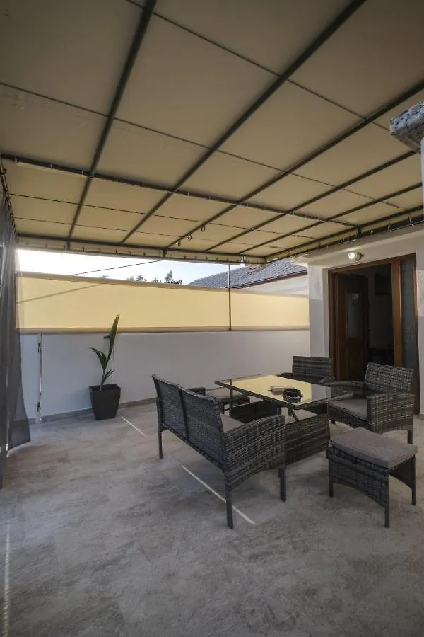 Apartman Tina Grizane-Belgrad 0*,  Croatia