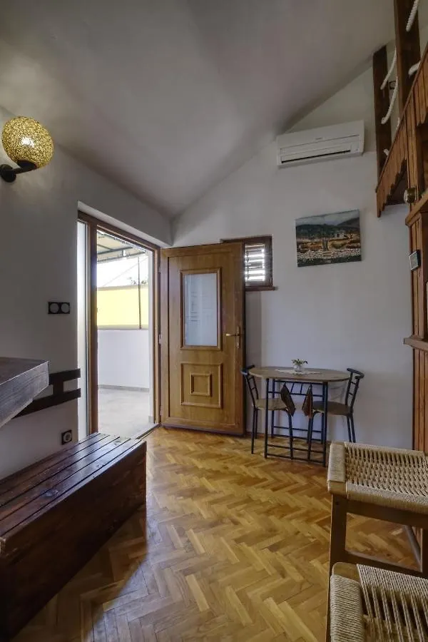 Apartment Apartman Tina Grizane-Belgrad